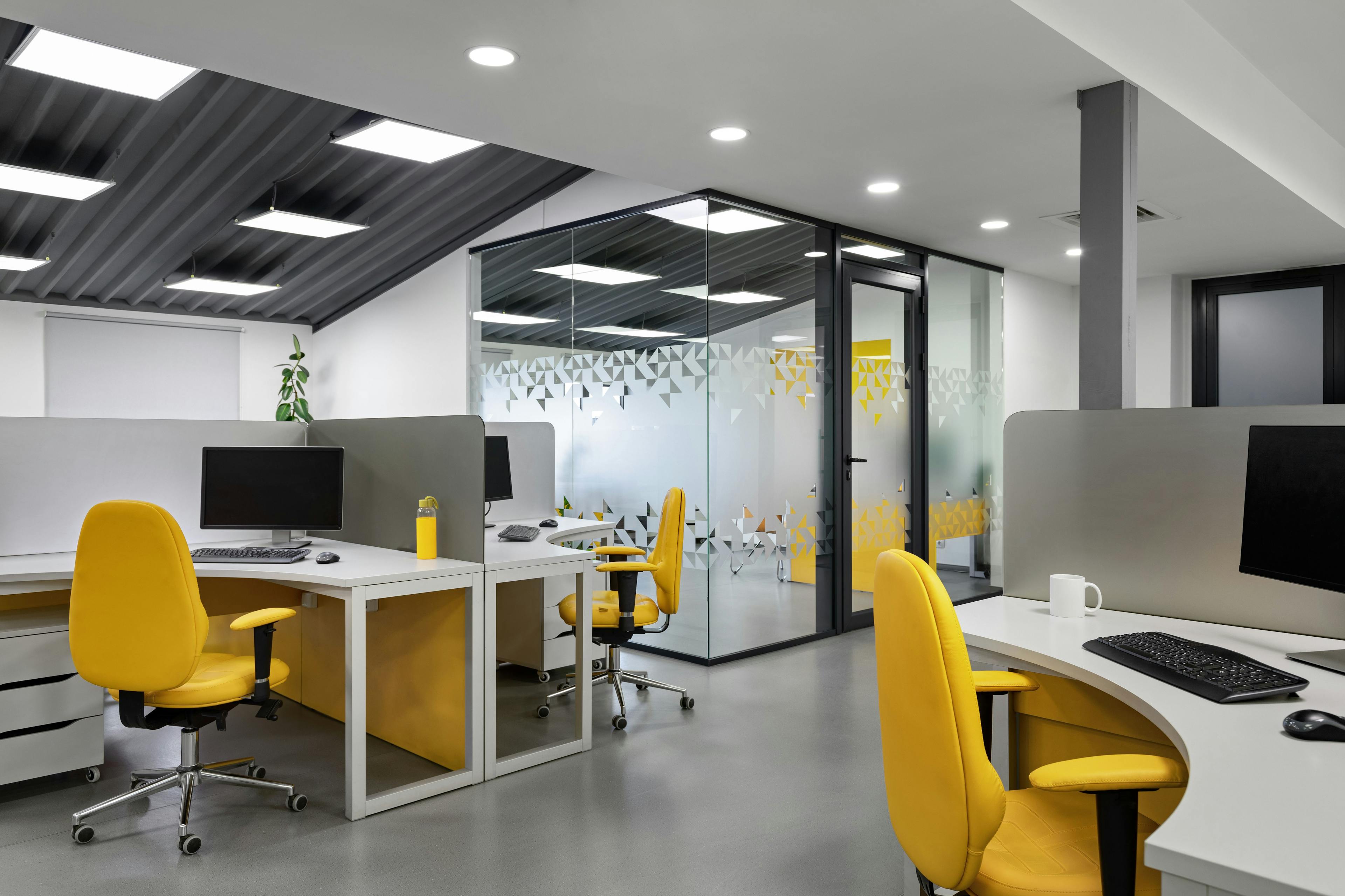 bright-yellow-it-office-with-glass-wall-with-workplaces-employees-developers